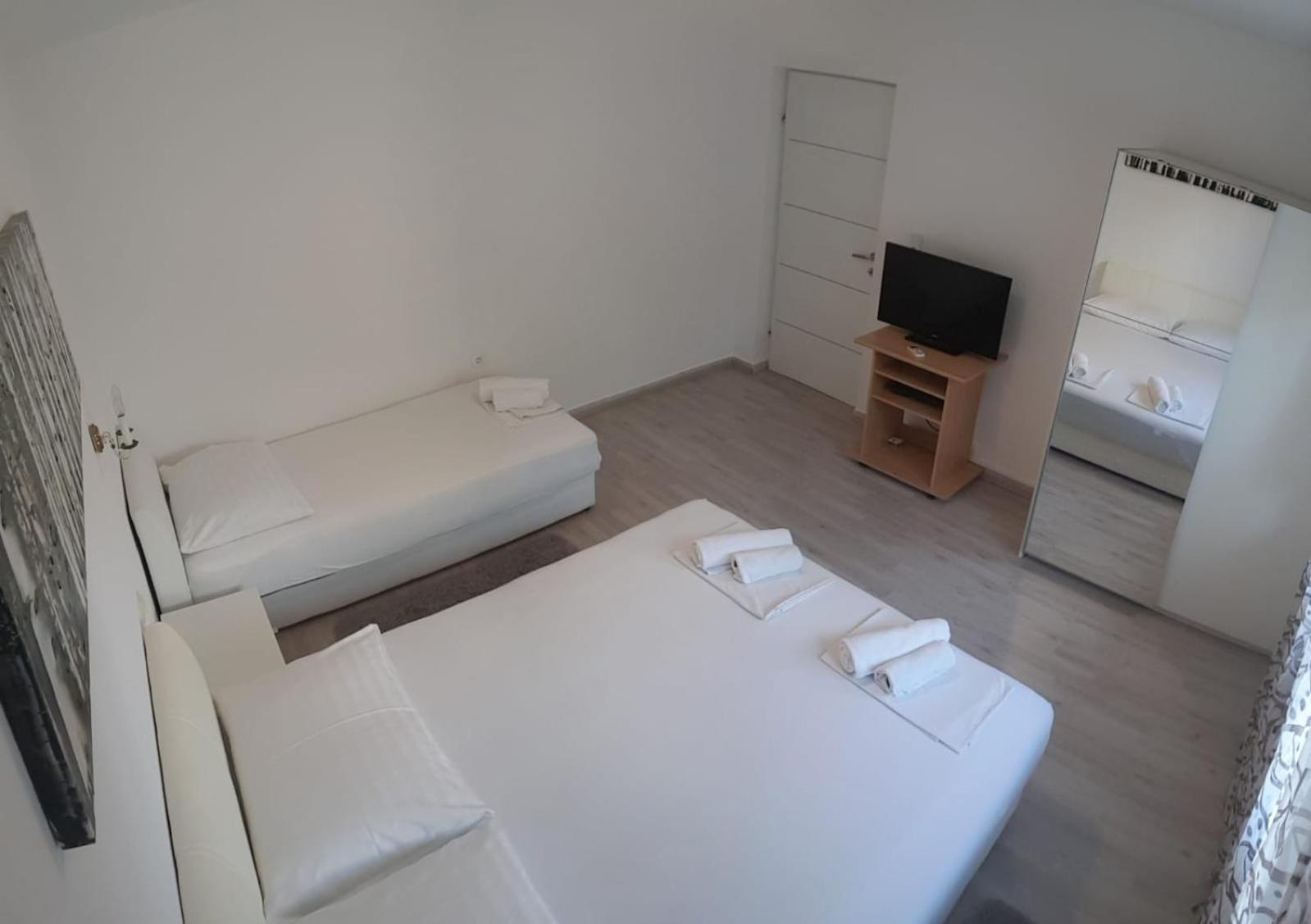 Apartmani Jureta Okrug Gornji Dış mekan fotoğraf